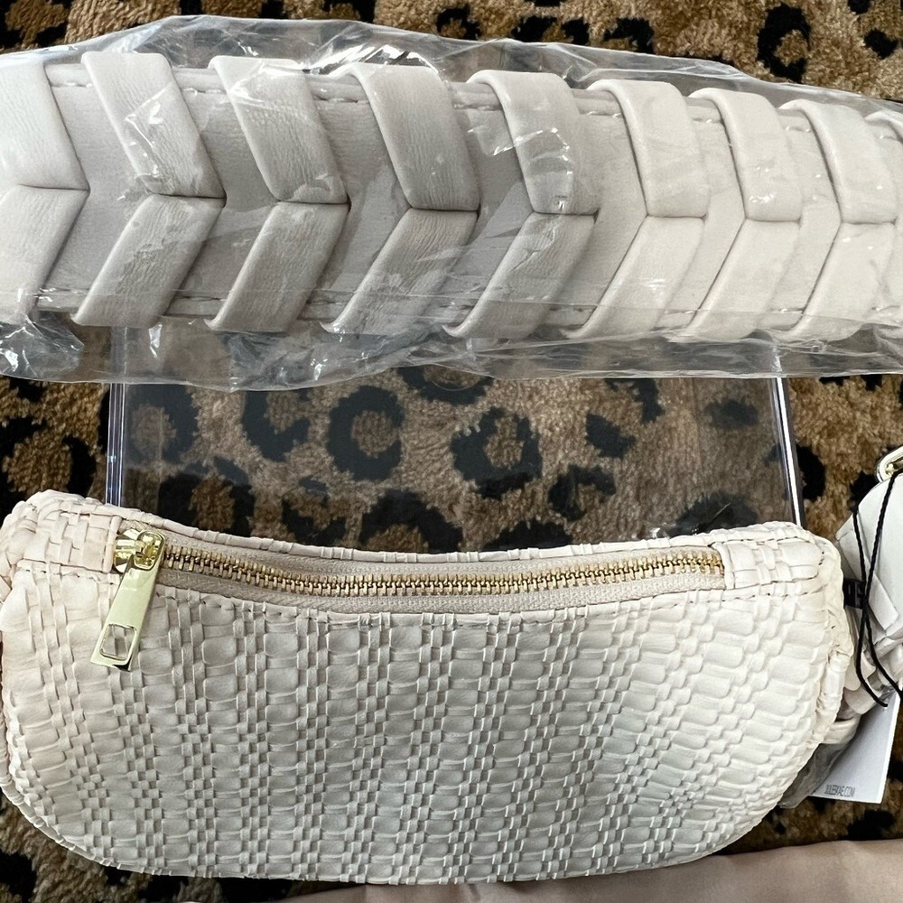 New Jules Kae women's Delilah hand bag in cream. Retails for $130.00. - Picture 3 of 9
